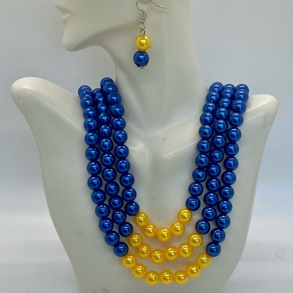 Layered Statement Necklace! - Picture 4 of 14